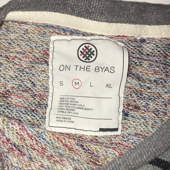 On The Byas Sweatshirt Gray, Black & Red Size Medium Kangaroo Pocket - Picture 5 of 9